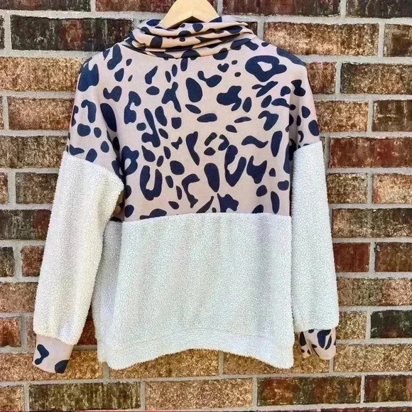 Womens Animal Print Pullover Top Size Small - Picture 2 of 6